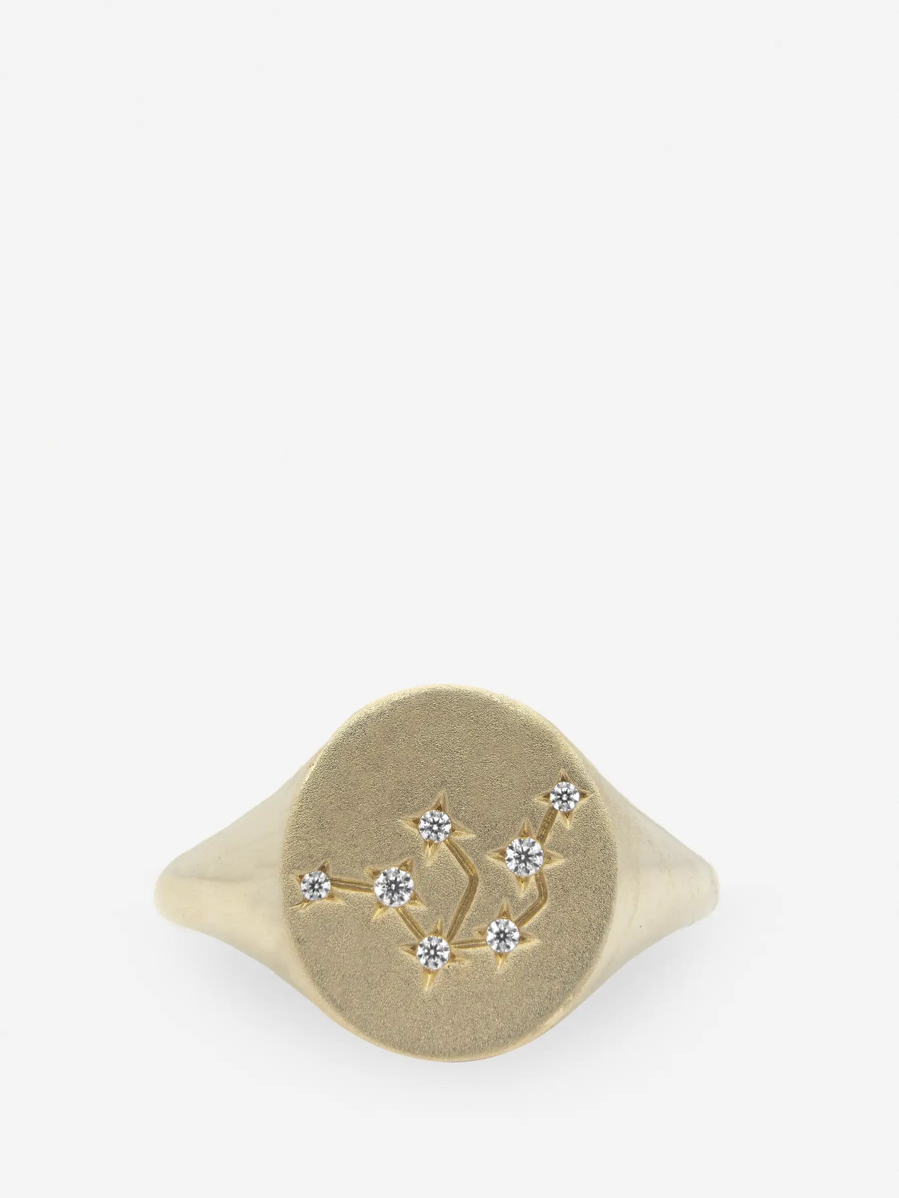 Anillo de plata esterlina con topacio blanco dibujando el signo zodiacal Acuario.