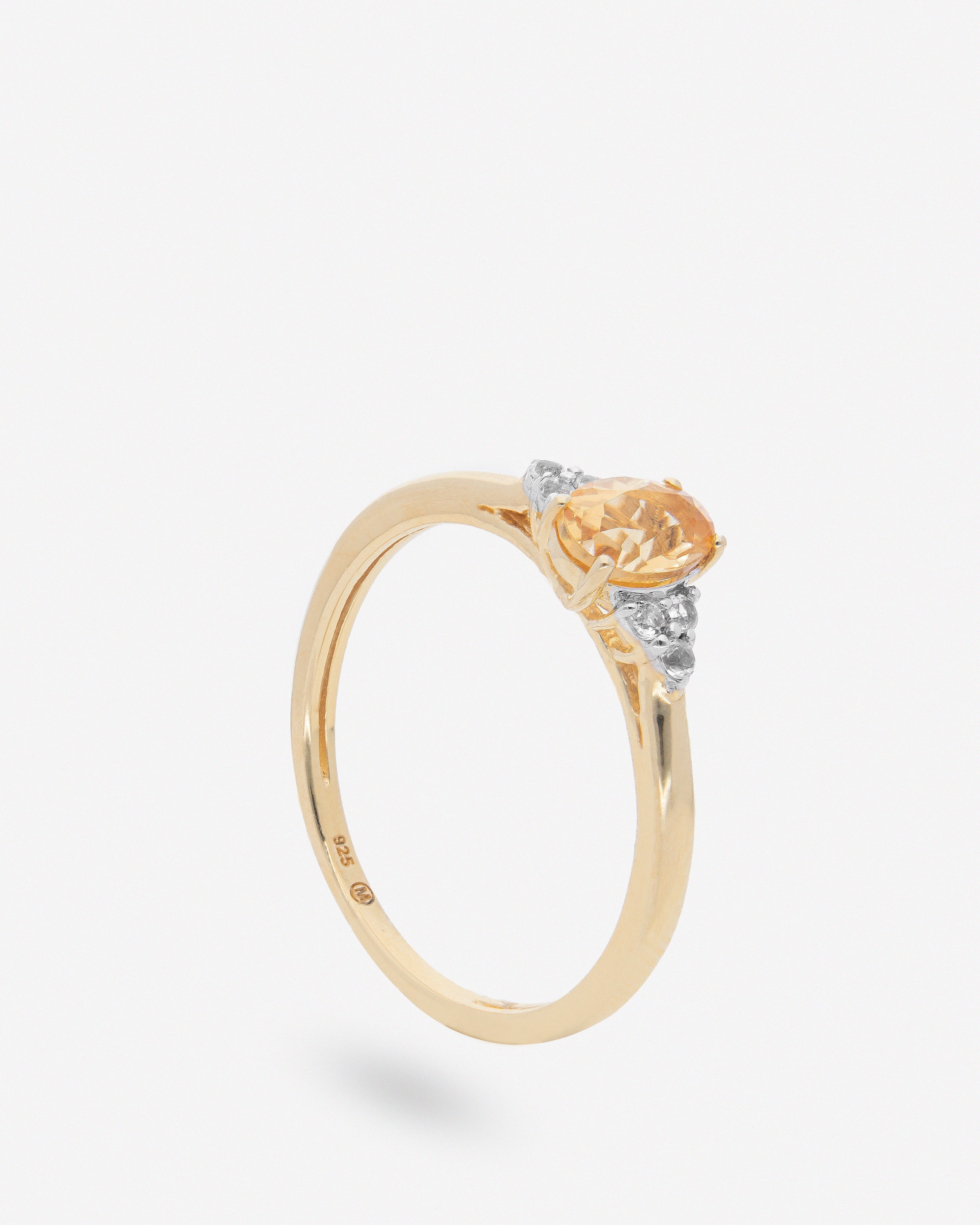 Anillo con piedra de citrina y topacio blanco en plata chapado en oro