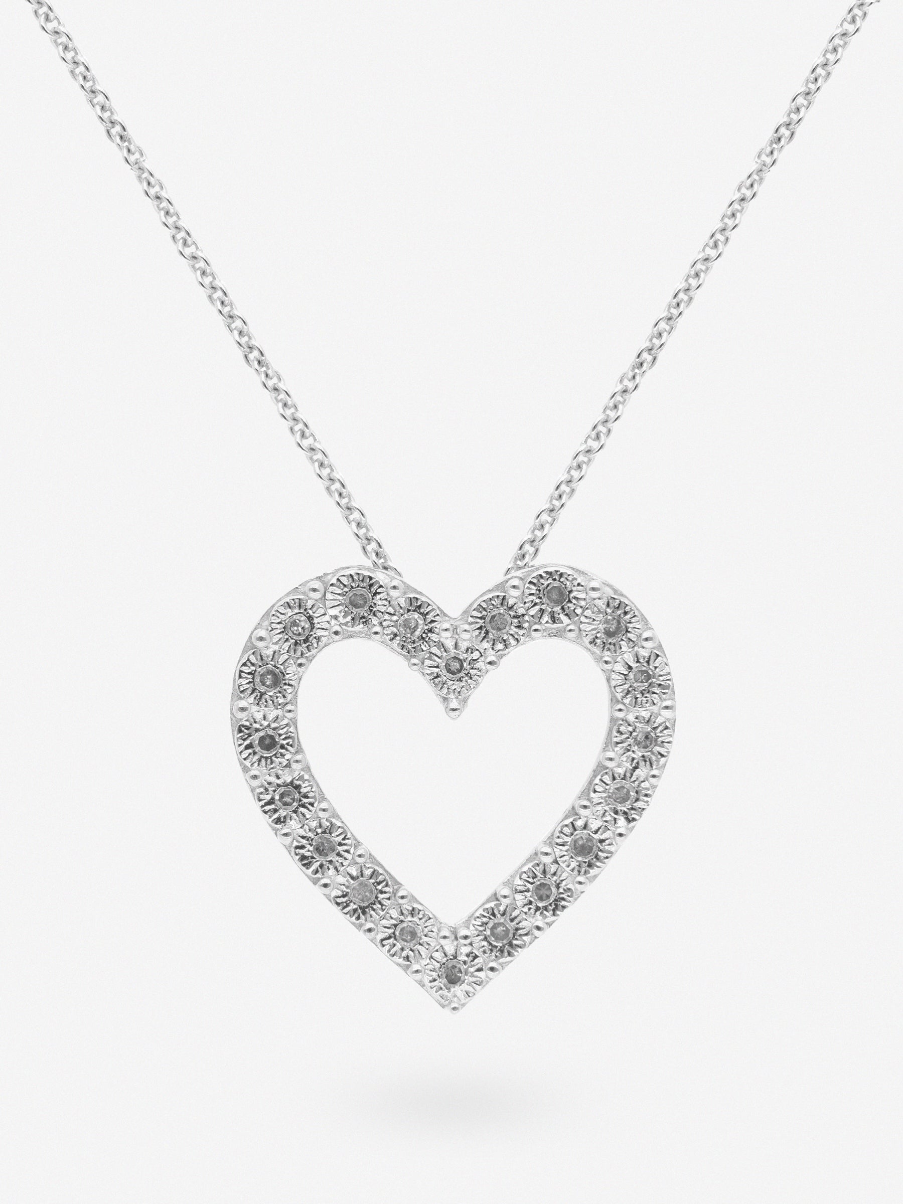 Colgante de plata con corazón de diamantes