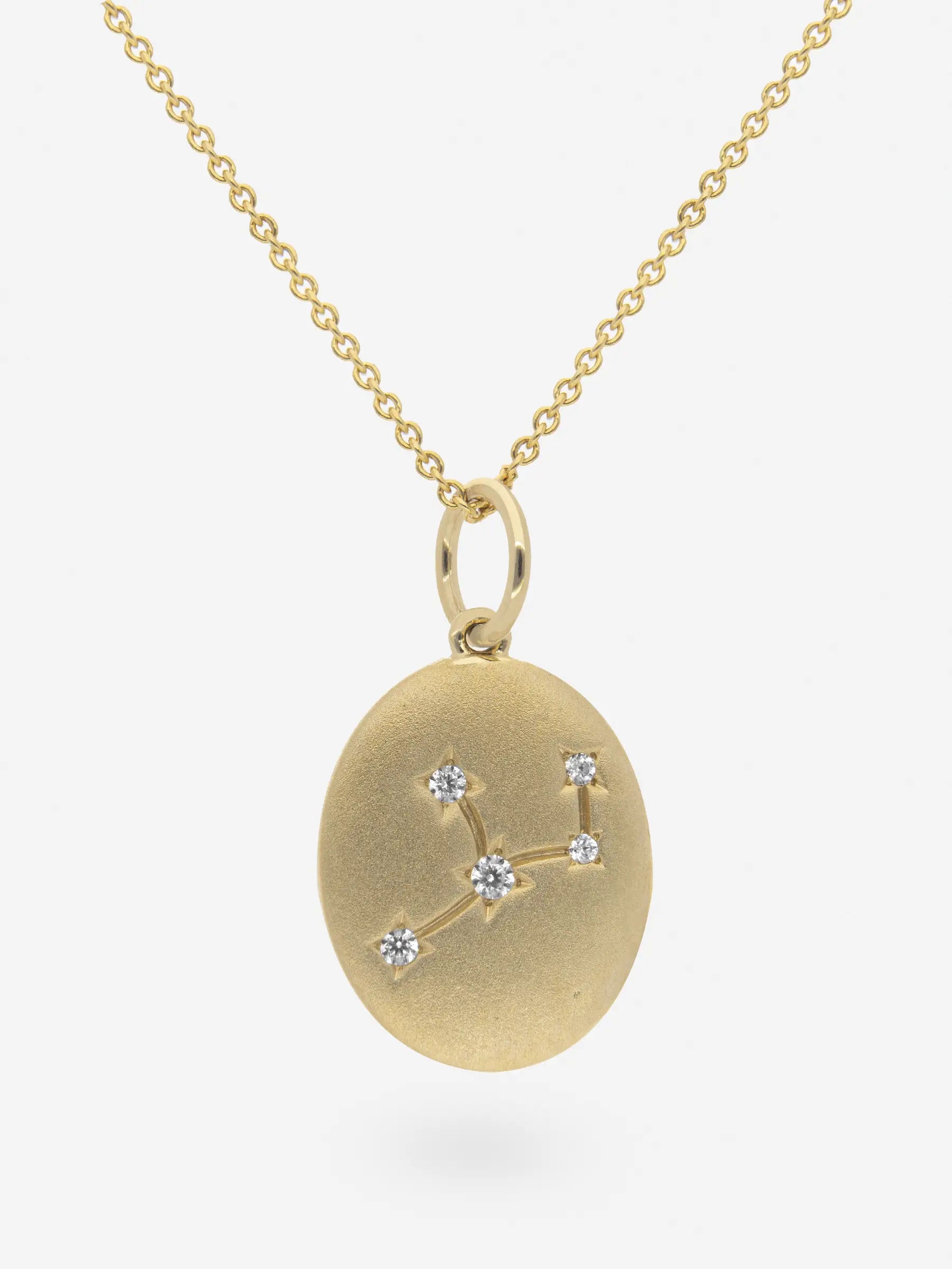 Colgante de plata esterlina con topacio blanco dibujando el signo zodiacal Virgo.