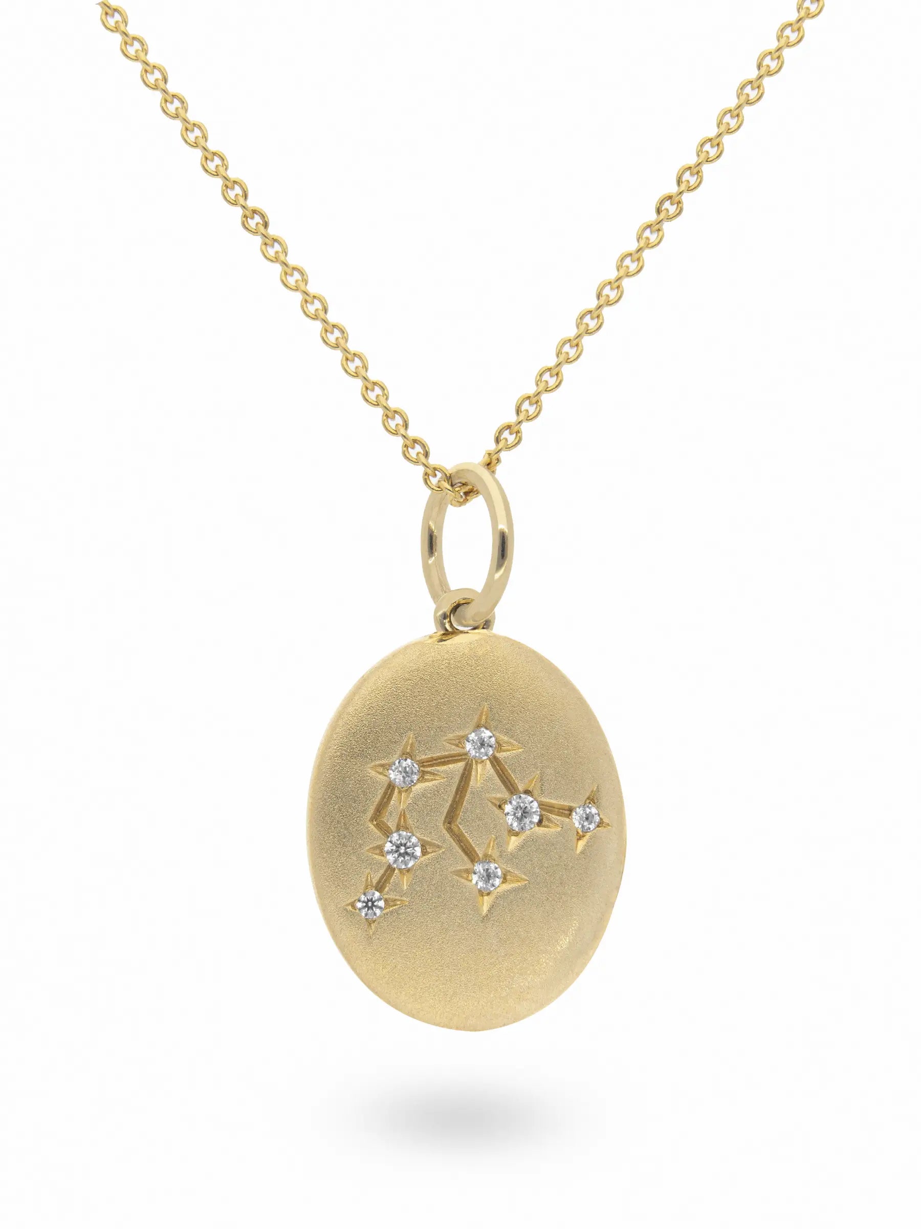 Colgante de plata esterlina con topacio blanco dibujando el signo zodiacal Acuario.