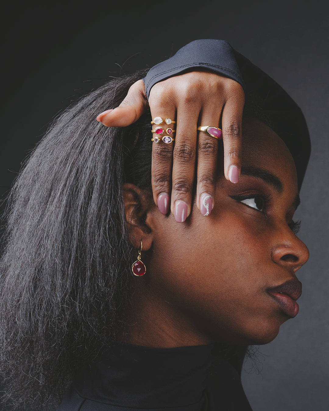 Tropfenförmige Ohrringe aus vergoldetem 925er Silber mit rosa Jade