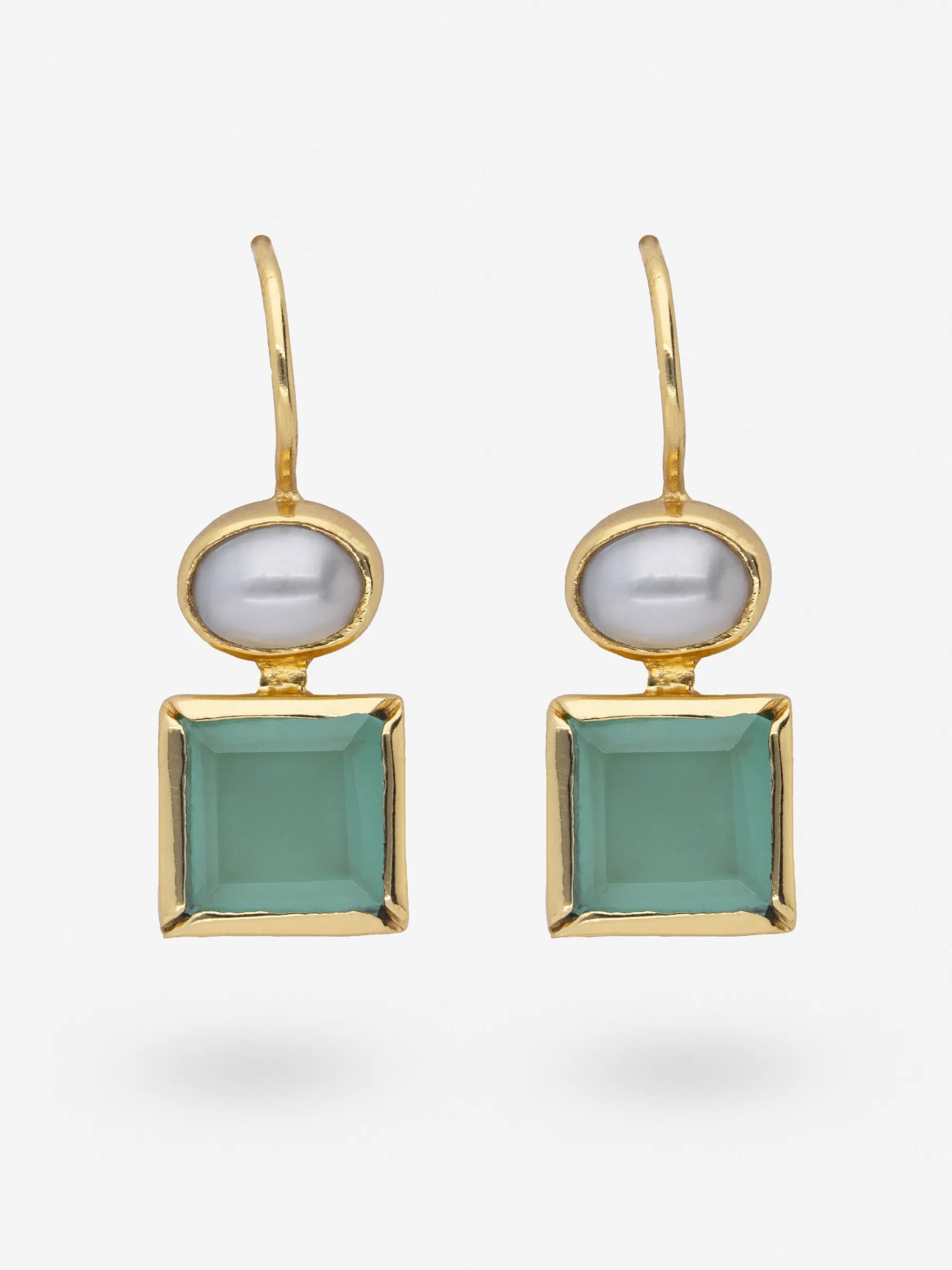Earrings made of 925 gold-plated silver, pearls and green square onyx