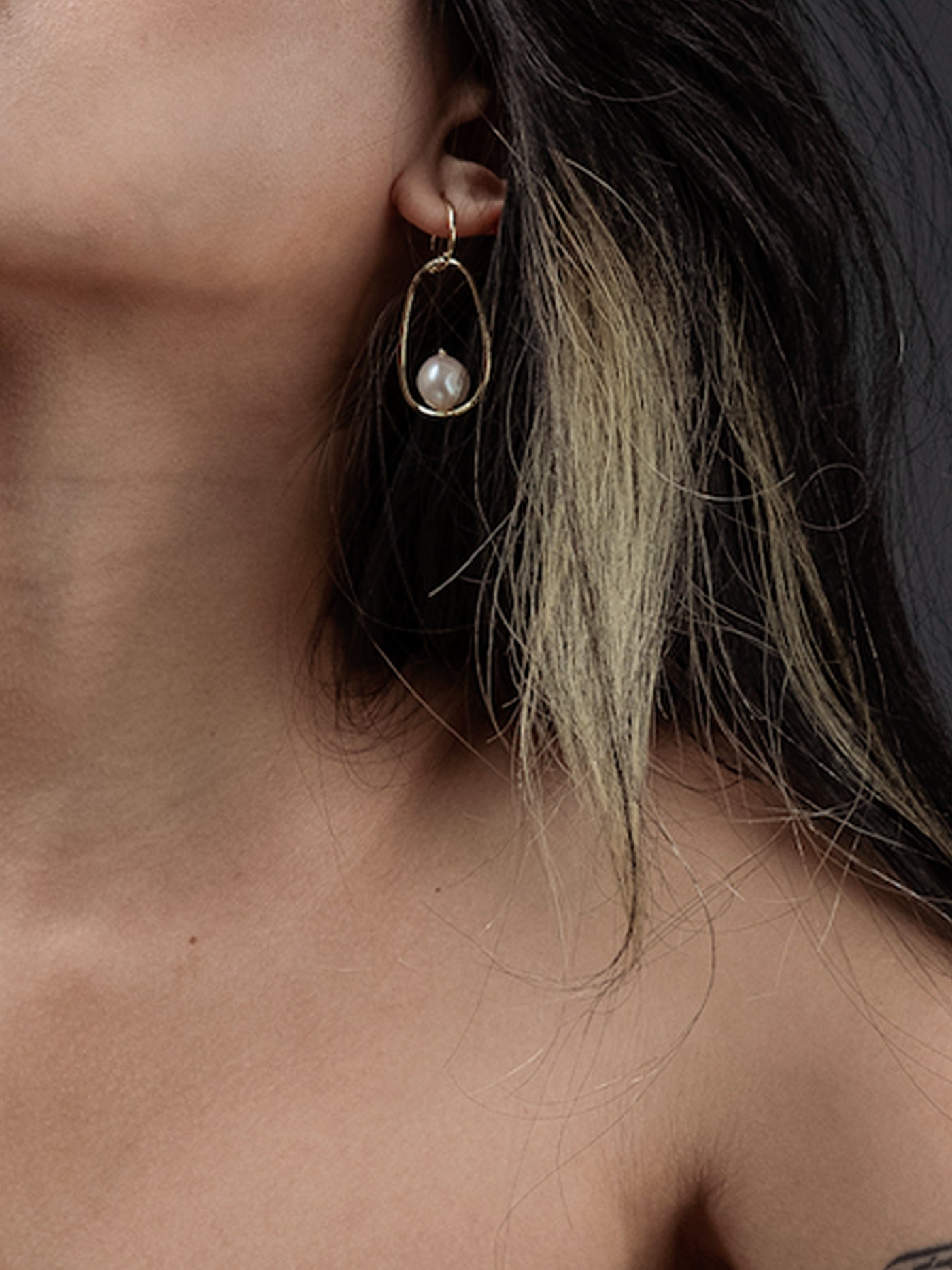 Gold plated 925 silver dangle earrings with central pearl