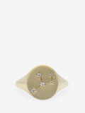 Anillo de plata esterlina con topacio blanco dibujando el signo zodiacal Virgo.

