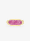 Anillo de plata chapado en oro con jade rosa de frente