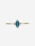 Anillo con Piedra de Topacio Azul London y Topacio blanco en Plata chapado en oro.