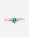 Anillo con piedra octagonal de Topacio Azul y Topacio blanco hecho en Plata chapado en oro.
